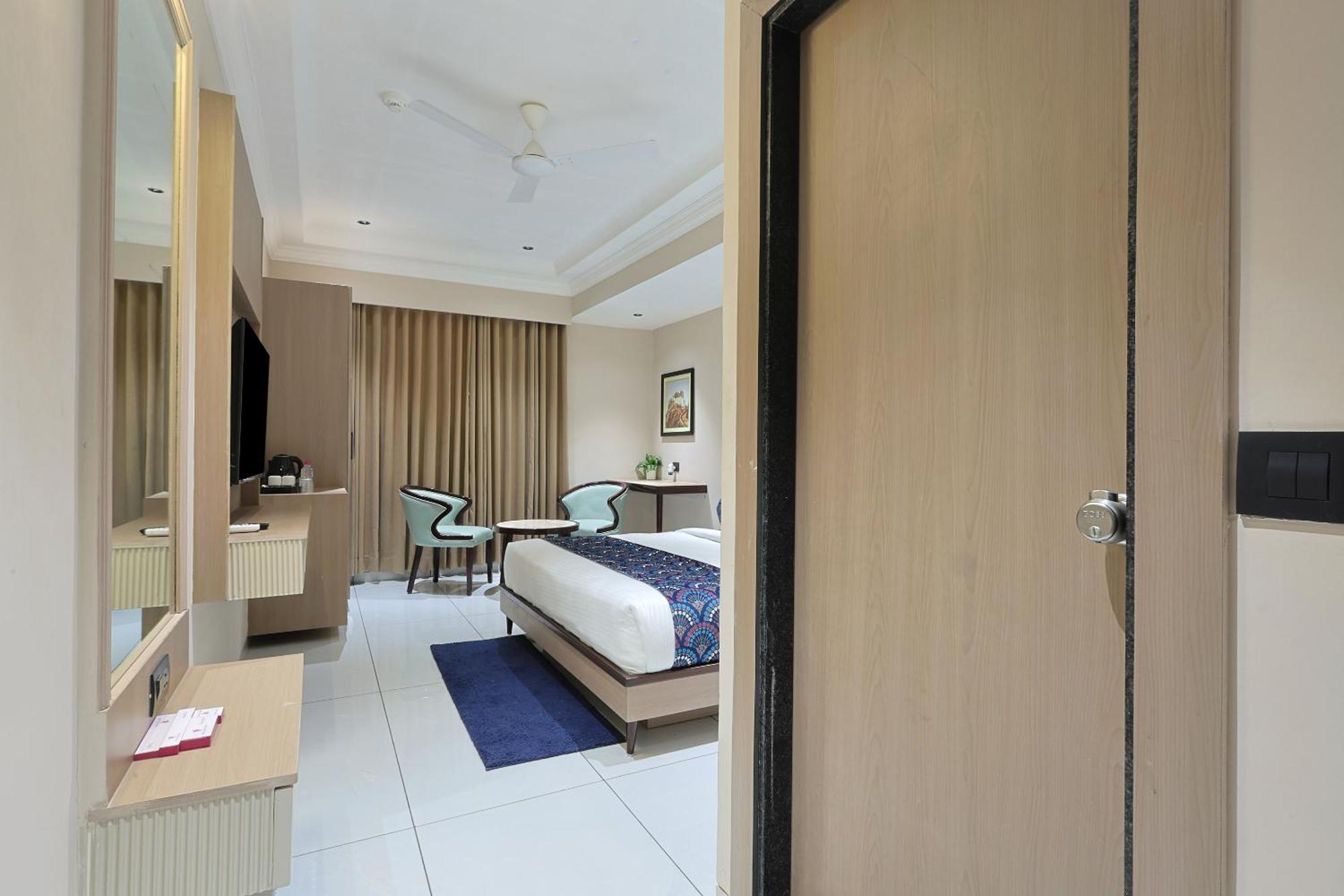 Hotel Royal Town Ahmedabad Exterior foto